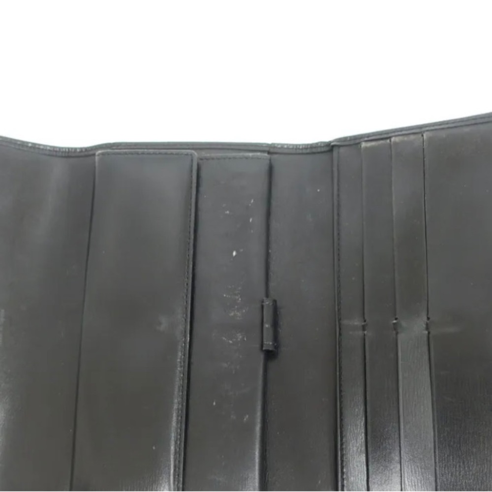 LV wallet along with code Epi black with logo on bottom right corner. . - Picture 3 of 10